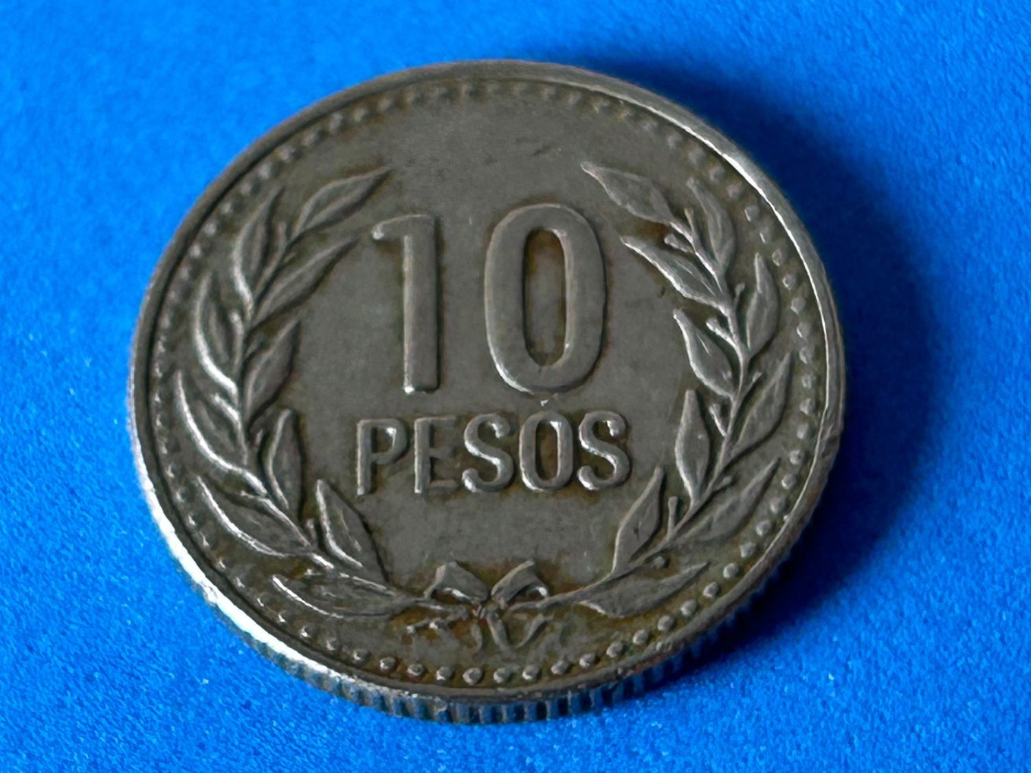 Tutti le monete: Colombia - 10 Pesos 1990 – Usato da Corcelles NE venduto da AJKader