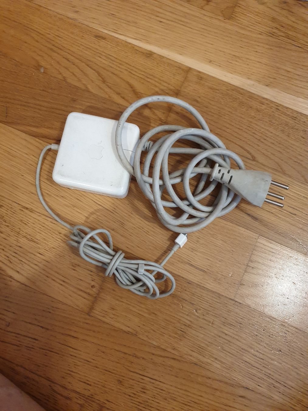 Apple Caricabatterie: 60W MagSafe Power Adapter A1184 (24) – Usato da Ittigen venduto da Ziok187