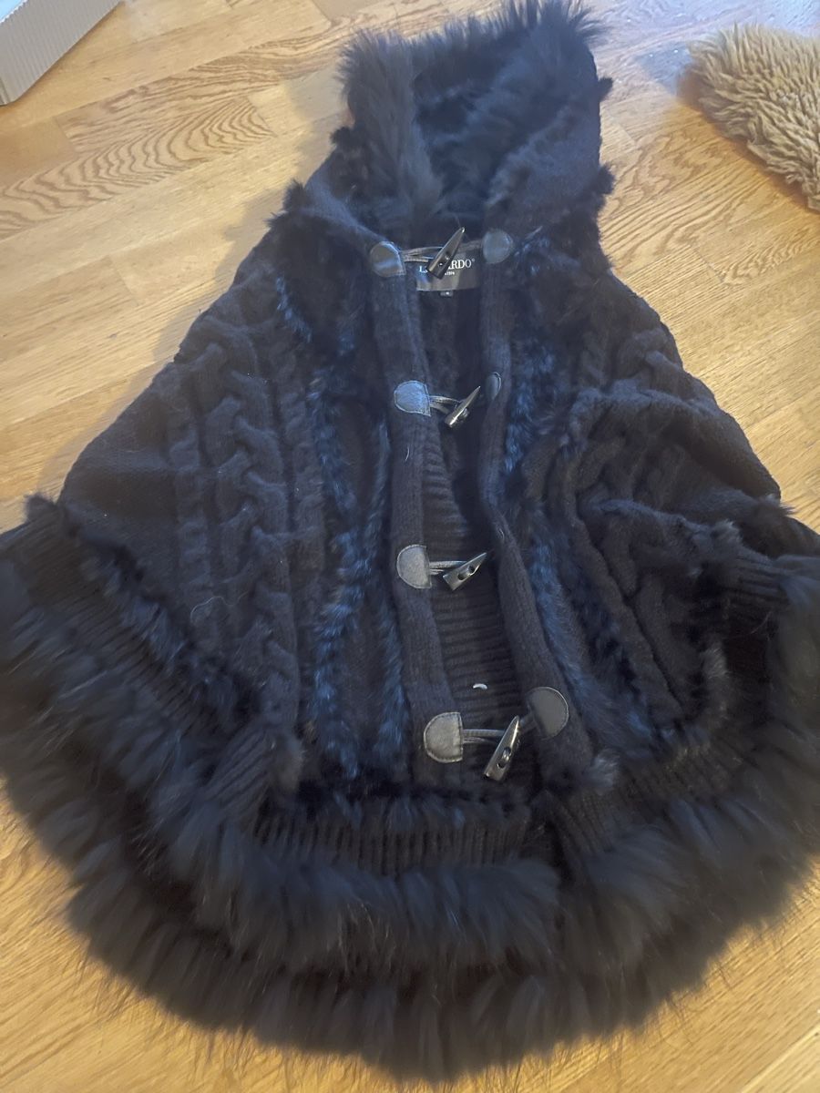 Sonstige Damenmode: Poncho Leonardo Strick Cape Schwarz Gr. S mit Echtpelz – Gebraucht aus Rüschlikon von leo_mwz2 8
