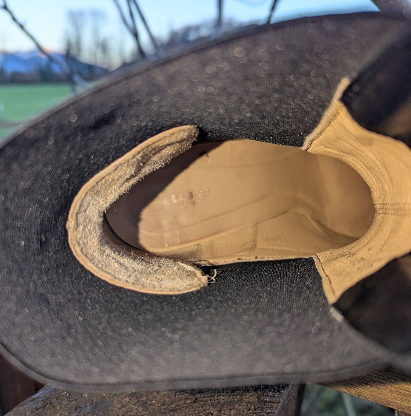 Lloyd Scarpe da donna: Lloyd Chelsea Boots mit Budapester Muster Gr 39 Schwarz – Usato da Altendorf venduto da Eistoelter 4