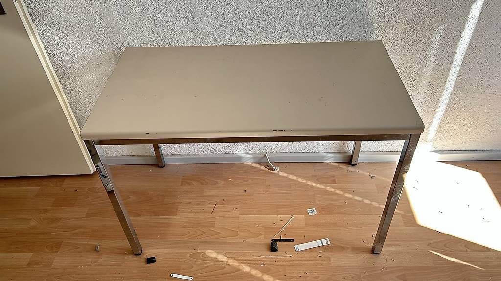 Schreibtische: Bürotisch massiv klein – Gebraucht aus Rütihof von serouni5406