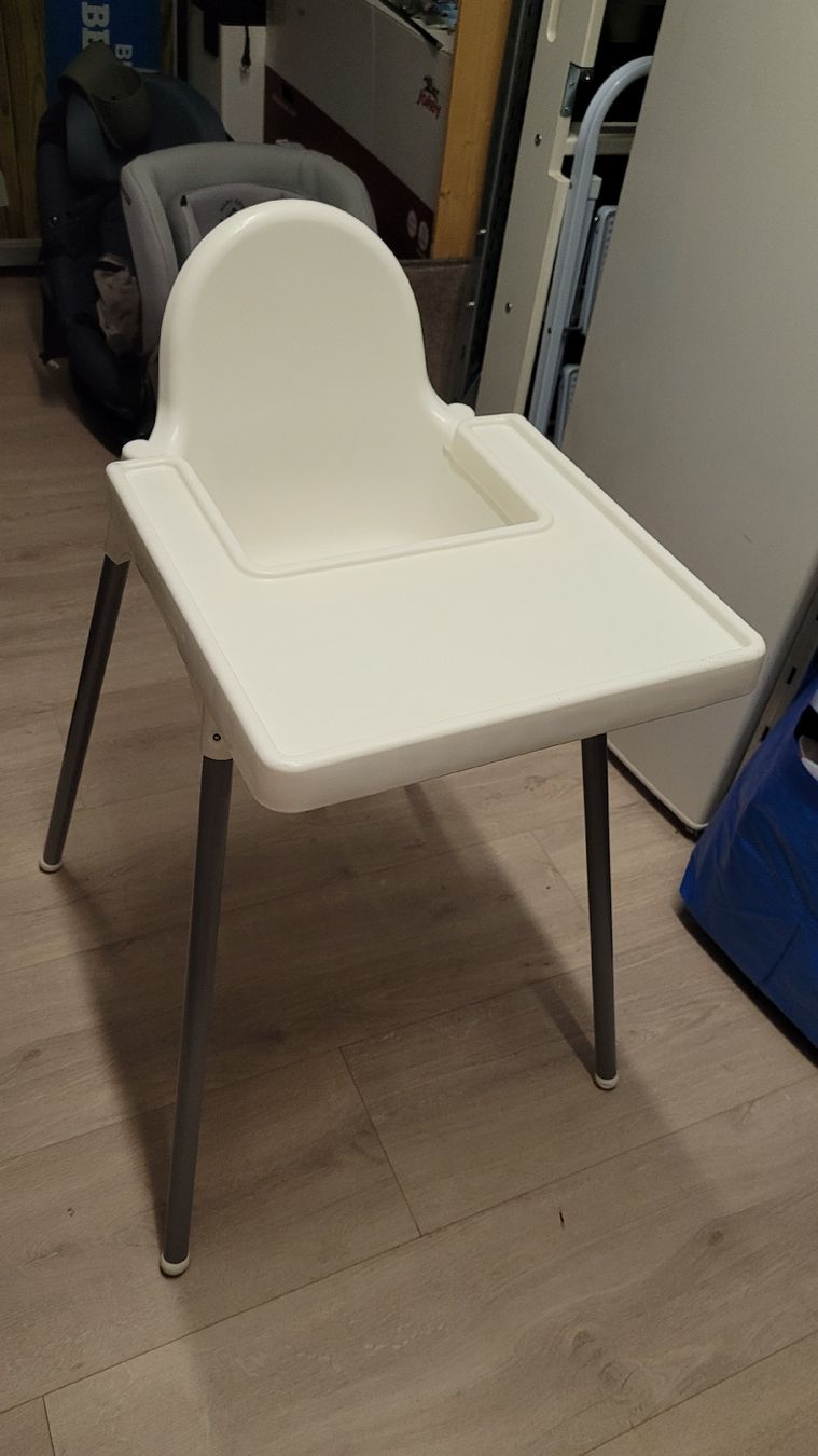 Ikea Seggioloni: Ikea Hochstuhl mit Tisch – Usato da Stachen venduto da Cheran-A