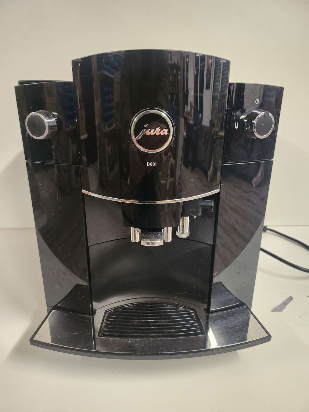 Jura Macchine per caffè & Macchine per espresso: Jura Impressa D601 Kaffeemaschine – Usato da Tuggen venduto da Zweitechanceboutique