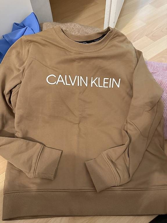 Pulls & Sweat-shirts: Calvin Klein Pulli – D'occasion à Pfäffikon ZH par cer_8rd7