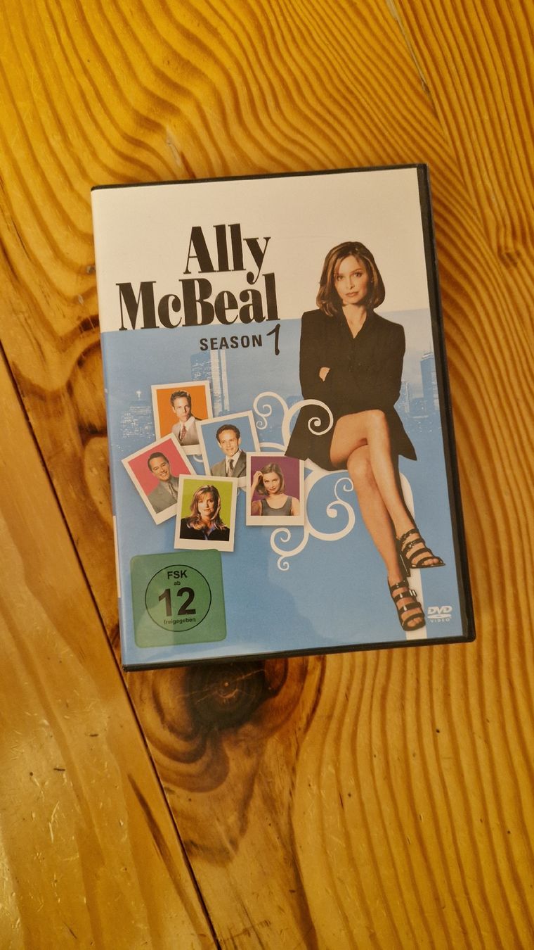 Tutti i DVDs: Ally McBeal DVD – Usato da Küttigen venduto da TheFactor