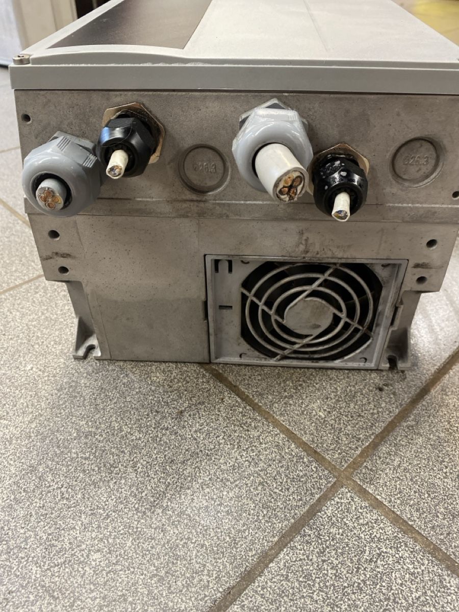 Danfoss Convertisseurs: Danfoss VLT HVAC Drive 7.5kW – D'occasion à Brugg AG par nr1 1
