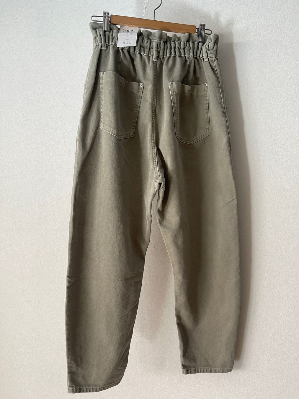 Zara Jeans: Zara Paper Bag Hose Gr. 40 – Nuovo e nell'imballaggio originale da Basel venduto da PinkPong 1