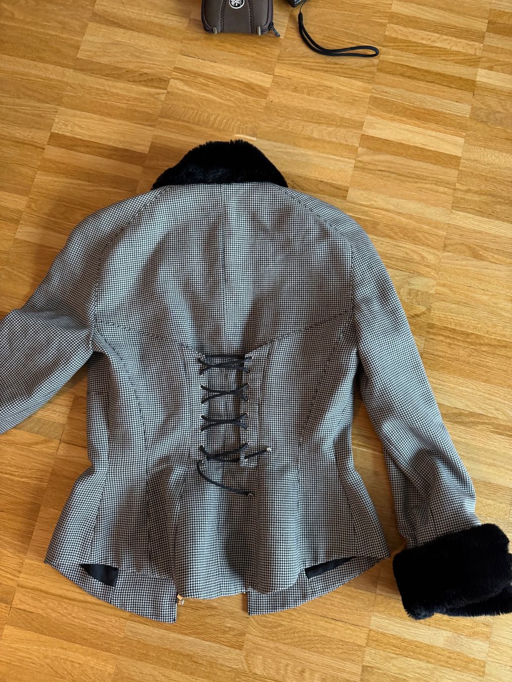 Mugler Giacche: Vintage Mugler Wool Winter Jacket – Usato da Fribourg venduto da mariedw 4