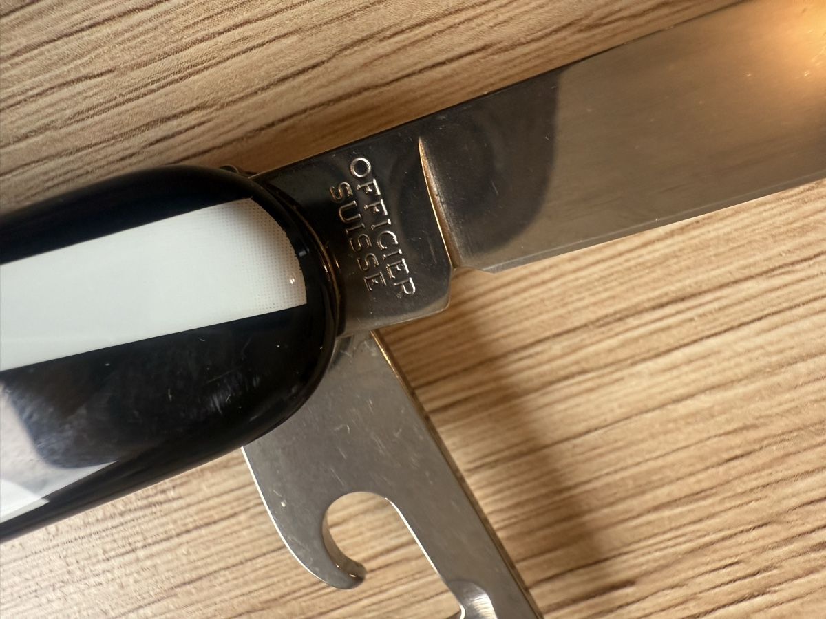 Victorinox Coltelli tascabile: Victorinox Schweizer Taschenmesser Basel Design mit Kette – Usato da Wettingen venduto da Ni_la_lo 4