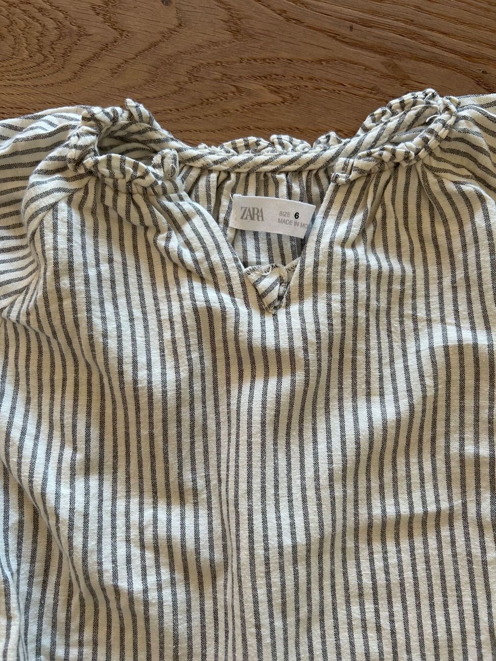 Zara Camicette, T-shirt & Top: Hübsche Bluse mit Streifen in Grösse 116 – Usato da Zürich venduto da Aez.01 1