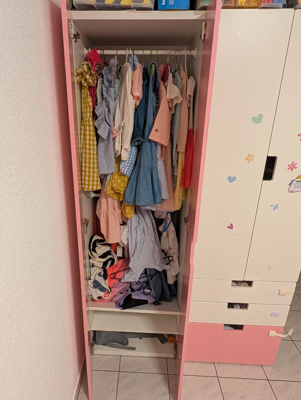 Ikea Armadi: Wardrobe for children, pink, good condition – Usato da Oberbuchsiten venduto da NeuUndOrginal
