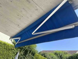 Gelenkarmmarkise blau, voll funktionsfähig