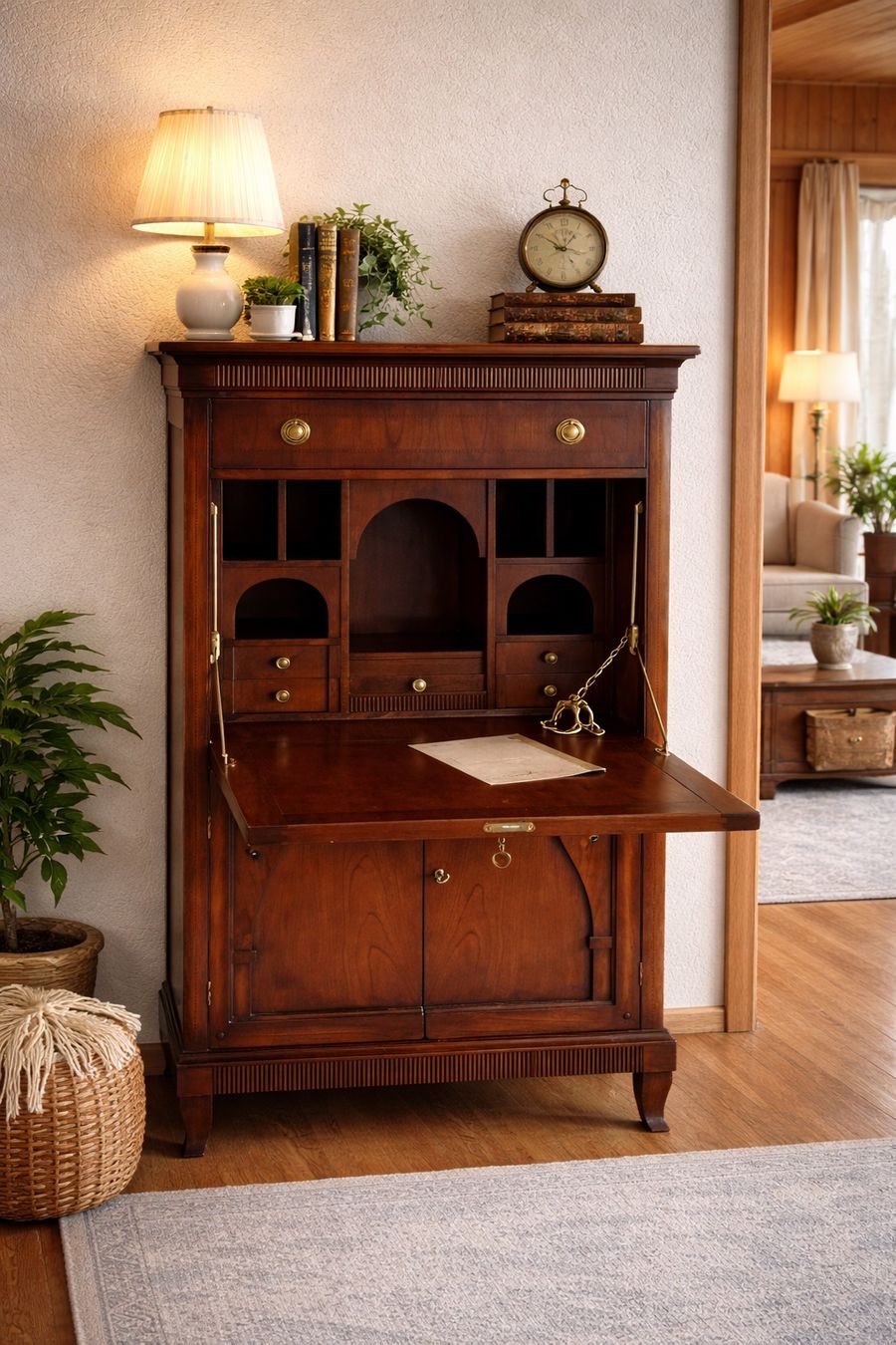 Scrivanie: Biedermeier Sekretär Nussbaum Kommode Jugendstil SELVA – Usato da Gemünden venduto da GEUENWALD