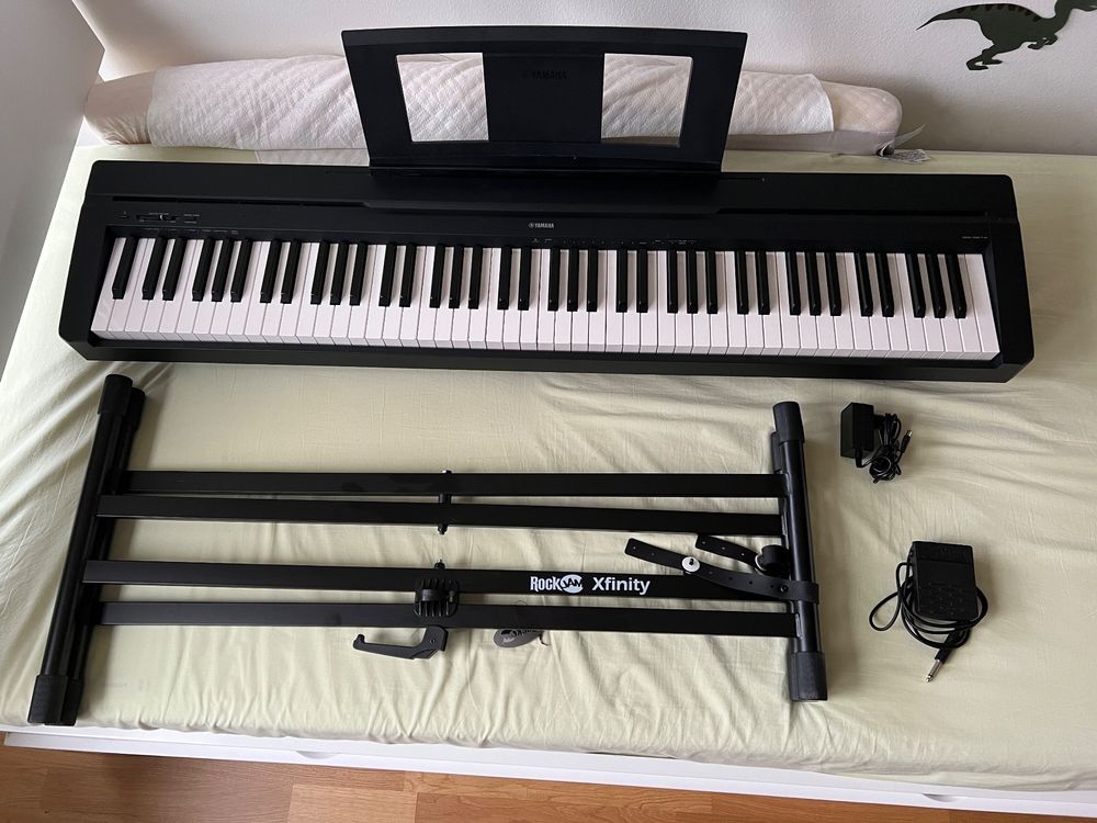 Yamaha P45 Digital Piano + RockJam stand + stool Kaufen auf Ricardo