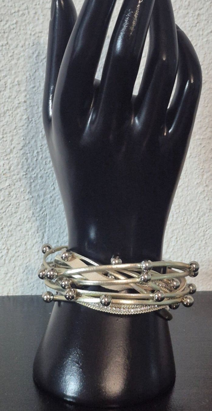 Armbänder & -reifen: Bracciale multistrato con sfere e strass – Neu (gemäss Beschreibung) aus Giubiasco von Stefaniav