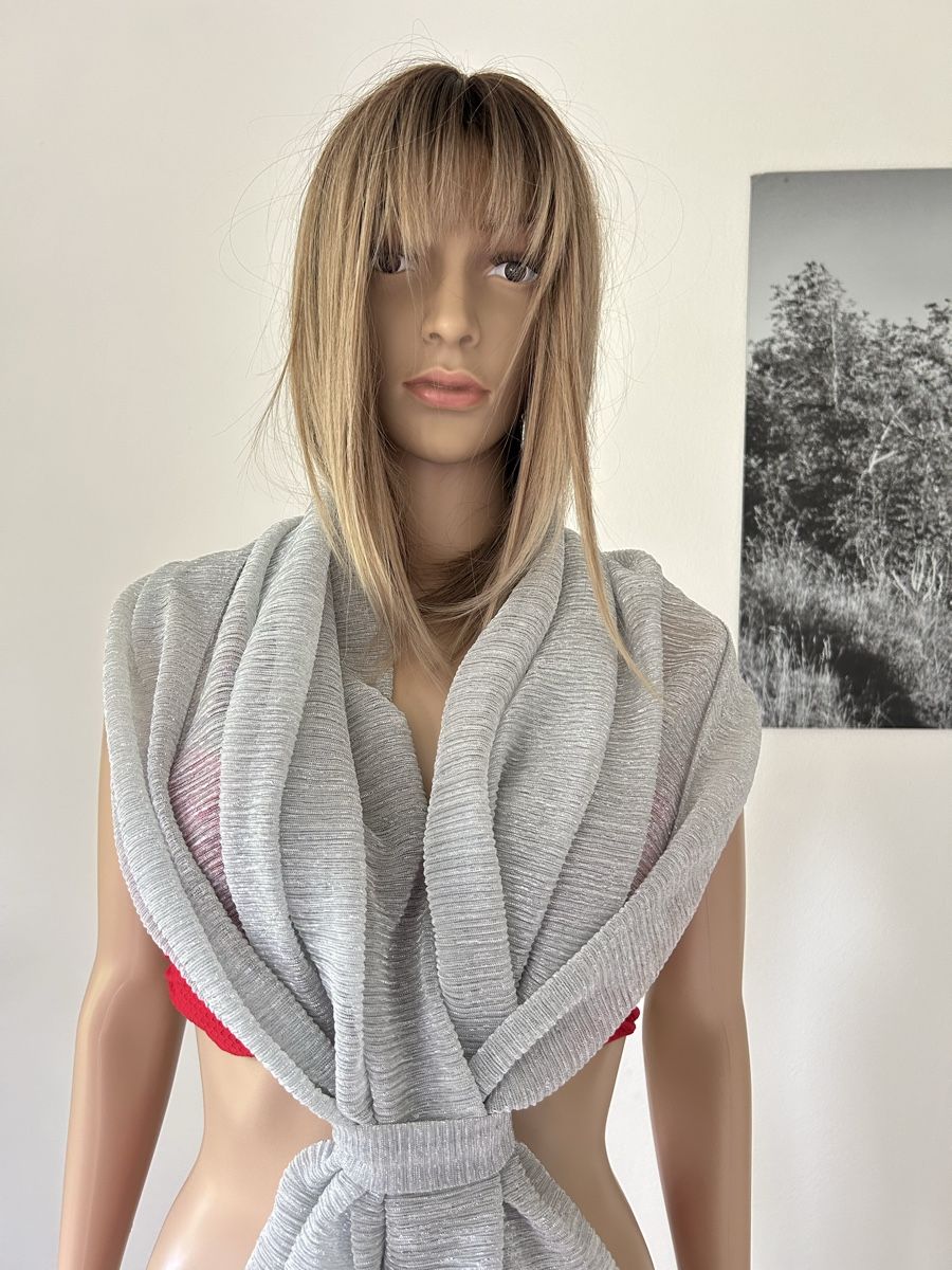 Foulard & Sciarpe: Lightweight Silver Scarf. Elegant Accessory for Summer! – Nuovo (secondo la descrizione) da Saland venduto da ele_vc96 1
