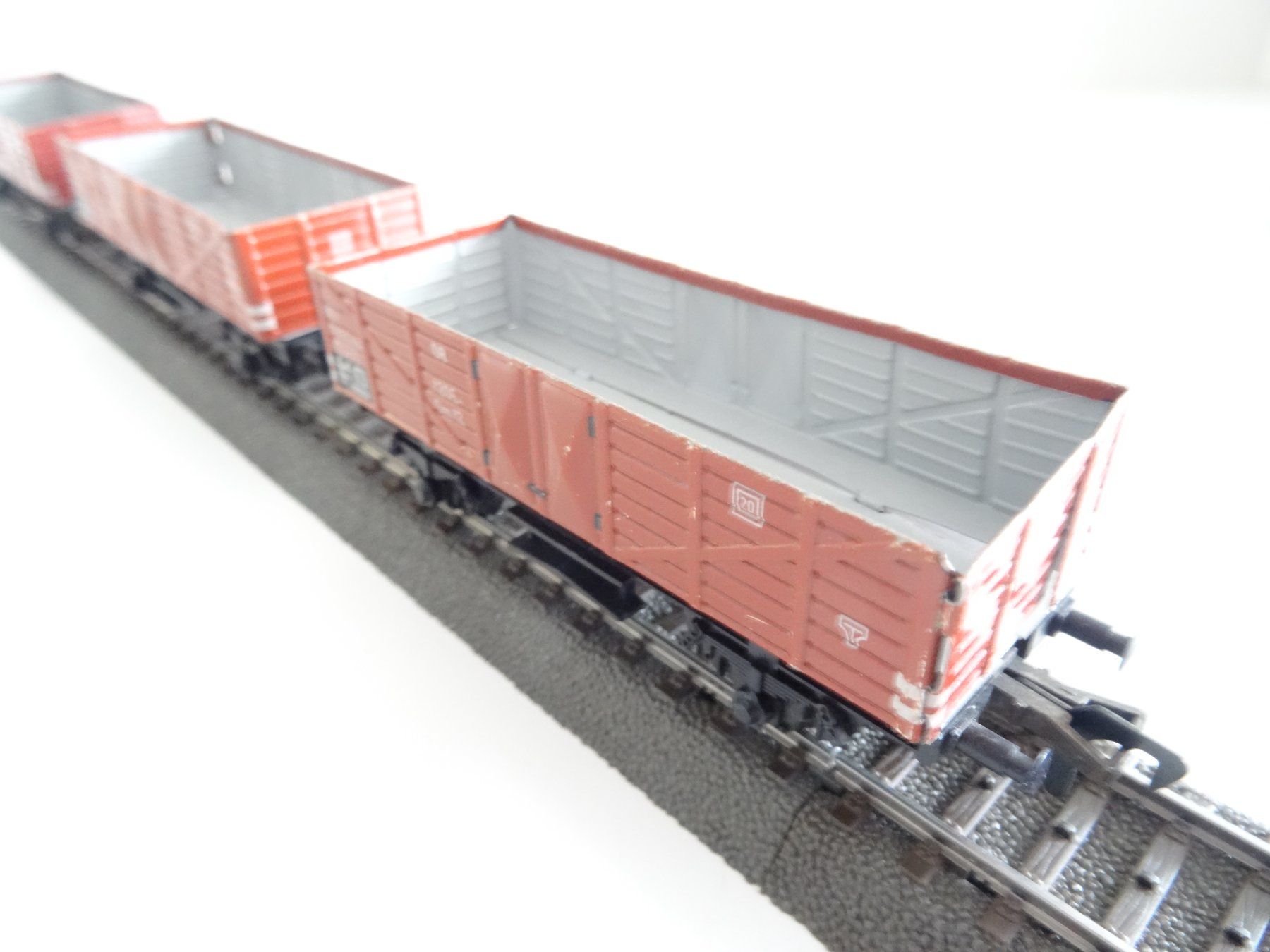 Fleischmann Modellini di ferrovie: Fleischmann H0 3 Güterwagen mit Blechaufbau – Usato da Hochdorf venduto da Teger02 4