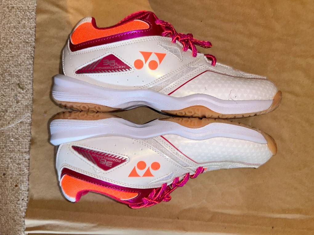 Chaussures filles: Yonex Hallenschuhe pink – D'occasion à Birsfelden par jos_rc6t 2