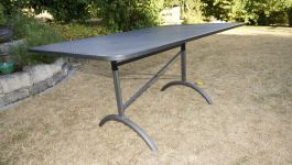 Metall-Gartentisch