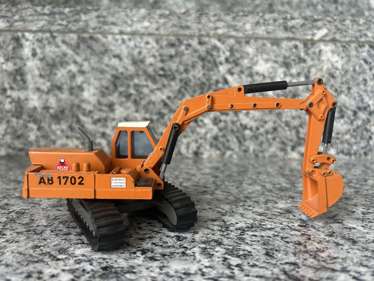 Escavatori: Atlas 1702 , 1:50 , NZG – Usato da Horw venduto da Tigercat635 2
