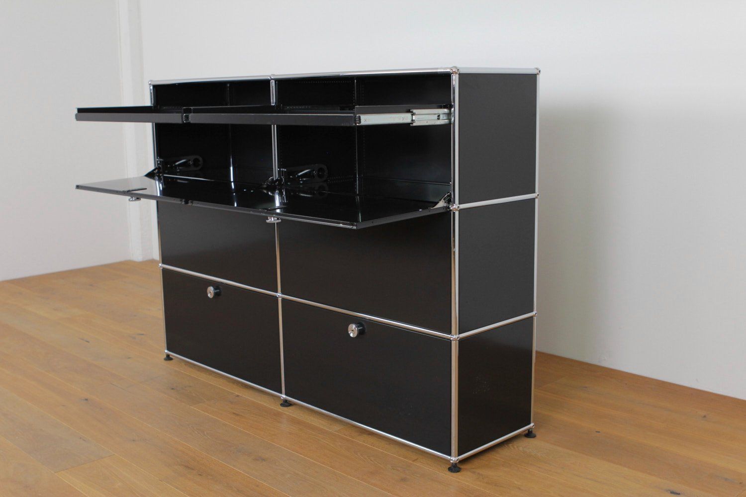 USM Scaffali: USM Haller Highboard Graphitschwarz – Nuovo (secondo la descrizione) da Affoltern am Albis venduto da StudioStandard 2