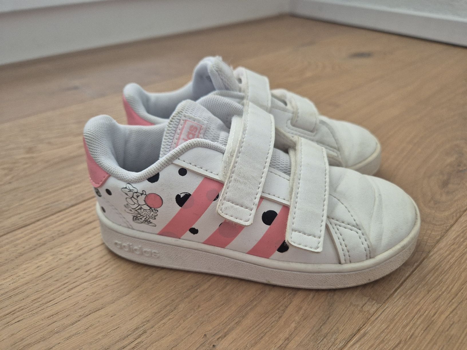 Adidas Scarpe per ragazze: Adidas Minnie Mouse Gr. 26.5 – Usato da Neuheim venduto da zipr21
