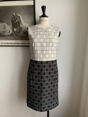 AKRIS punto: Neues chices, gemustertes Kleid in s/w, 36
