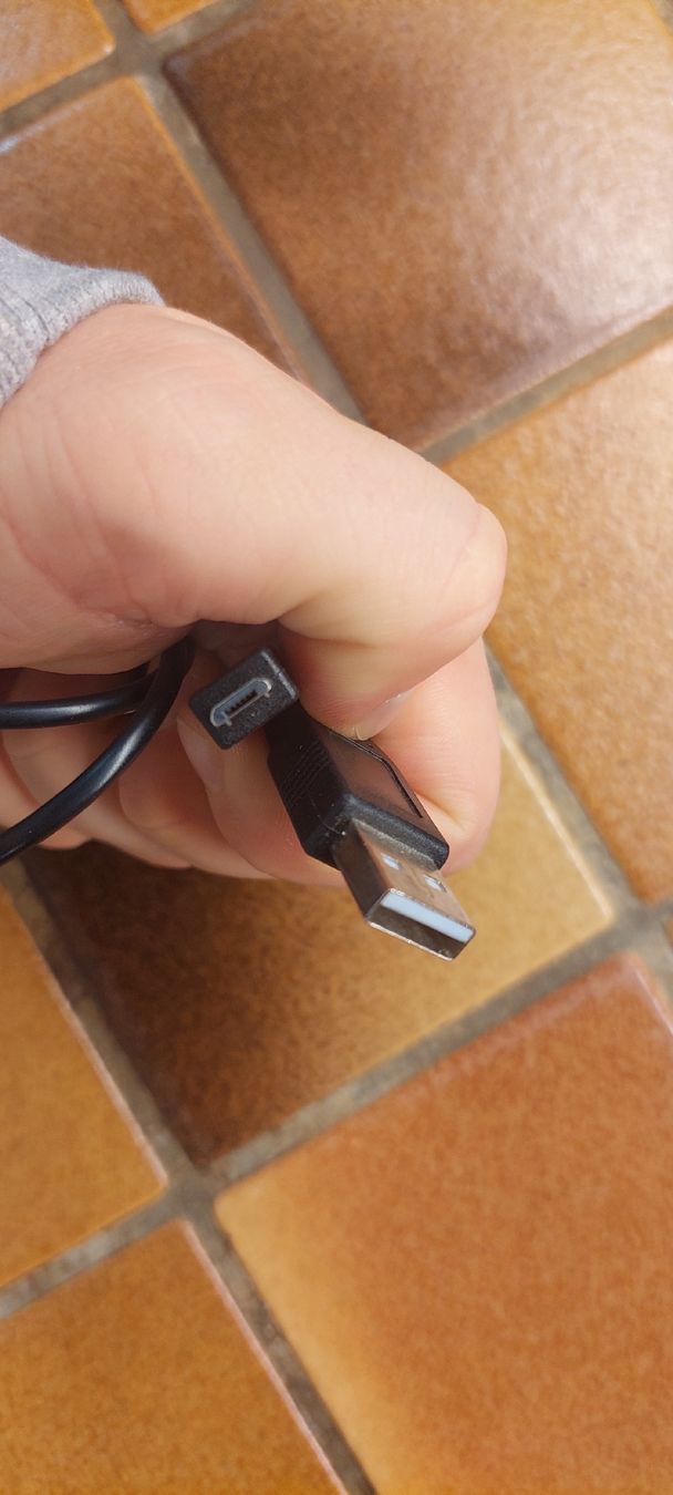 Cavi: cable de chargeur USB - Micro USB / longeur 80cm – Usato da Martigny venduto da ValentinClosuit 1