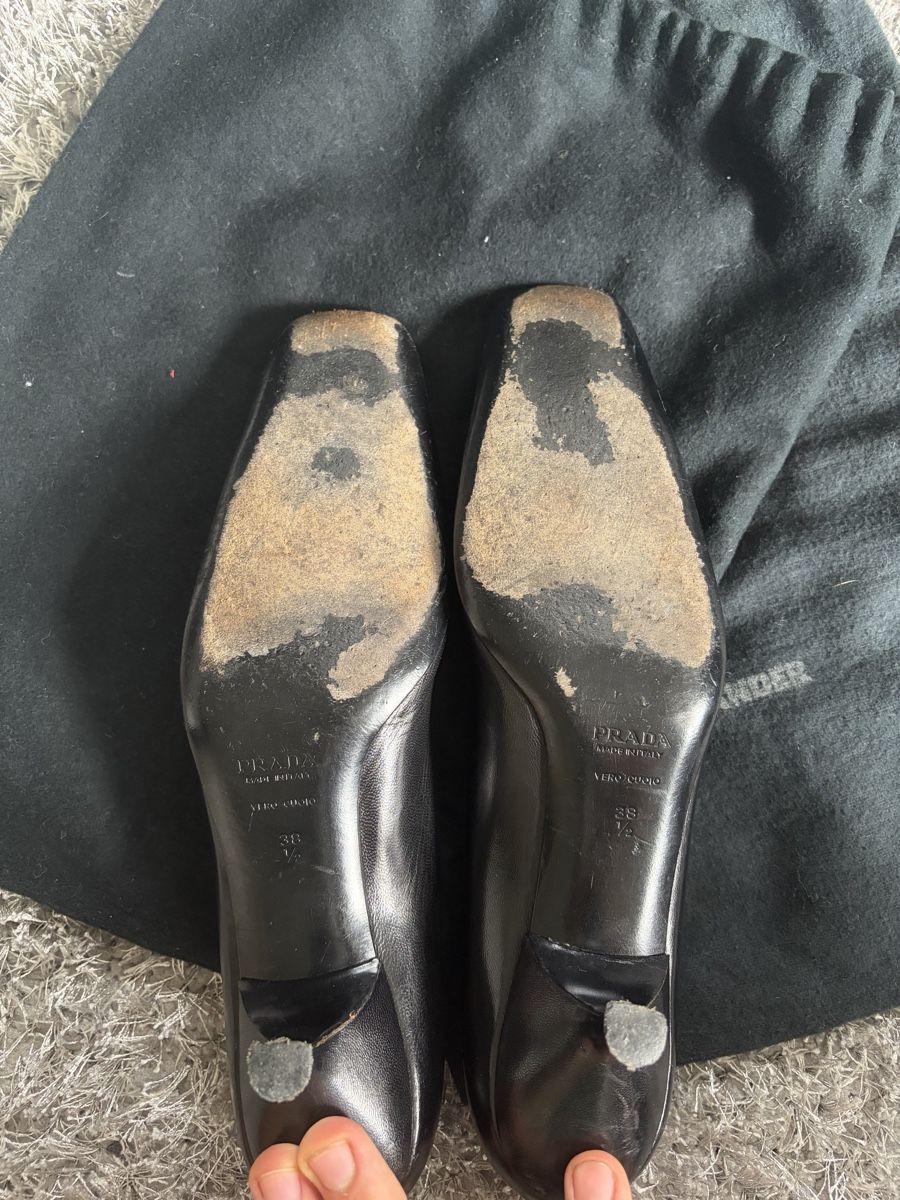 Prada Scarpe da donna: Prada Leather Square Toe Kitten Heels  – Usato da Brislach venduto da edu_t6pq 5
