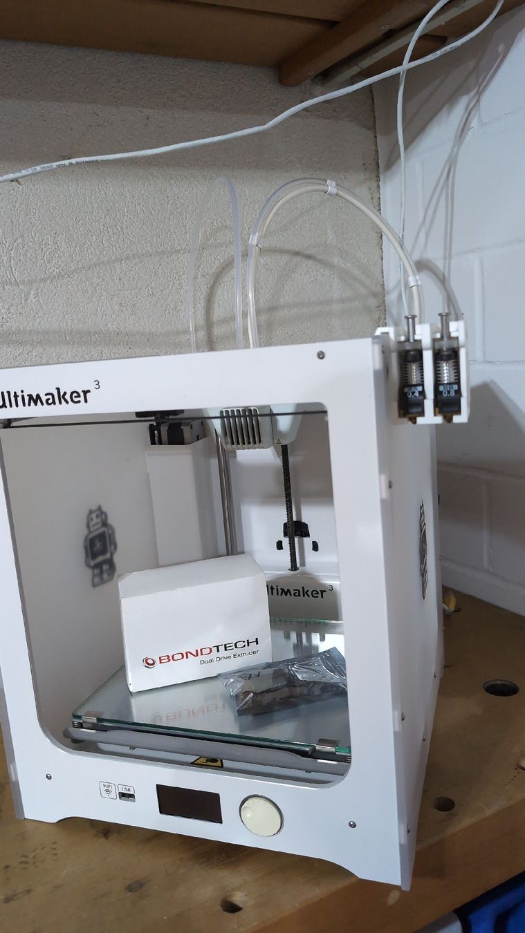 Ultimaker Stampanti 3D: Ultimaker 3 | Bondtech-Upgrade | 4 Print Cores – Usato da Aristau venduto da Illi3
