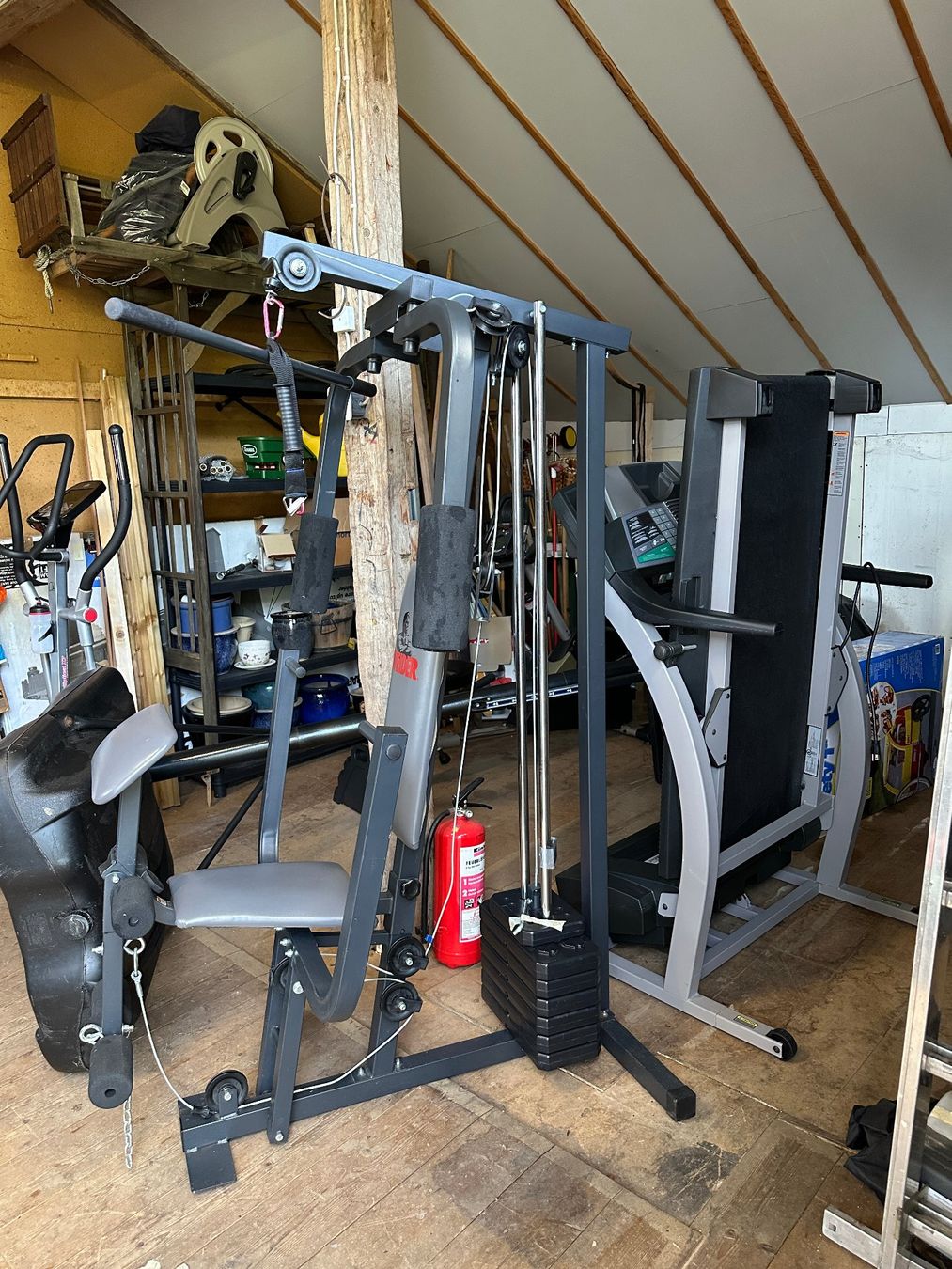 Vélos d'appartement: Weider Multifunktions-Kraftstation mit Gewichtsblock – D'occasion à Bennau par Santolina 1