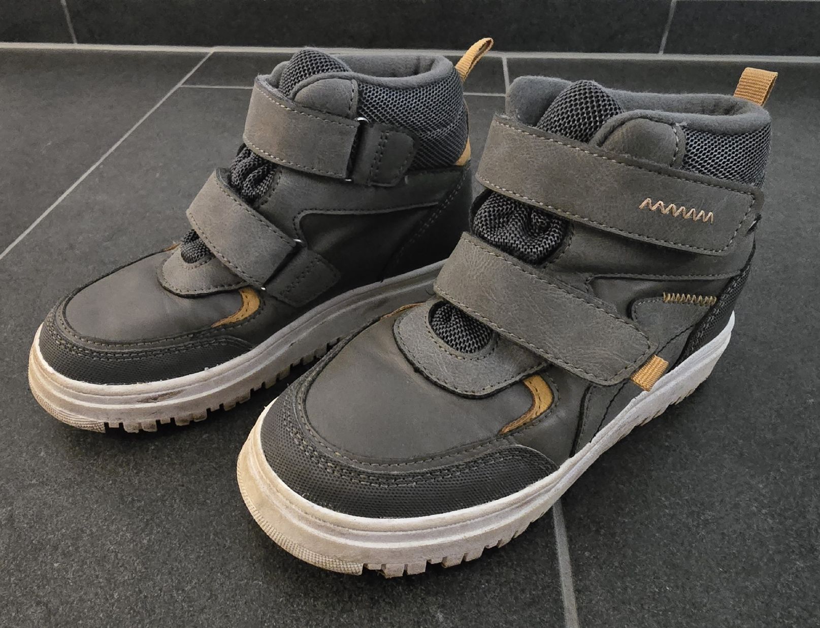 Scarpe per ragazzi: Schuhe Grösse 30 – Usato da Birmensdorf ZH venduto da nad_5hfd 5