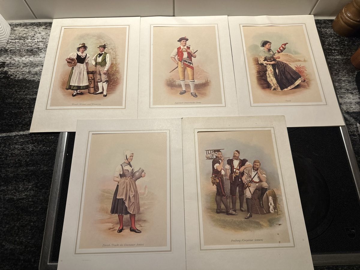 Poster & Bilder: Original Schweizer Trachtenbilder, 5 Stk. – Gebraucht aus Zürich von Chaeffeler