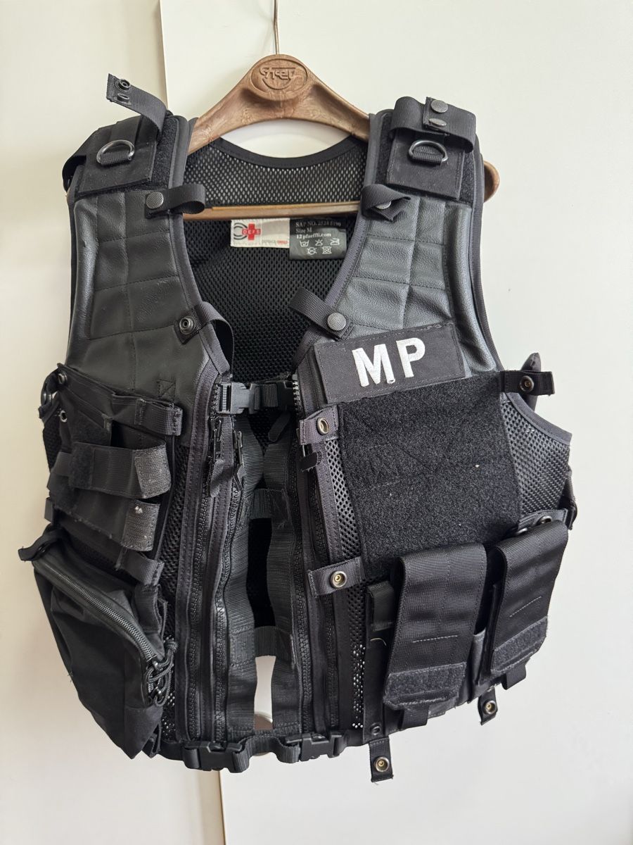 Gilets & Westen: Schweizer Militär Interventions Weste 04 – Gebraucht aus Lenzburg von Meister_k