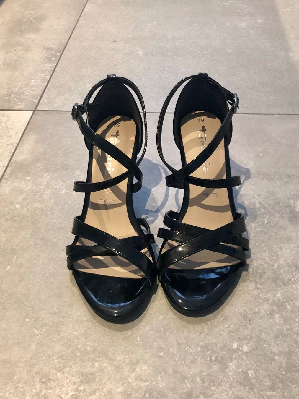 Tamaris Scarpe da donna: Tamaris Sandaletten, Gr. 39, Schwarz – Nuovo (secondo la descrizione) da Buchs AG venduto da bella_nic1