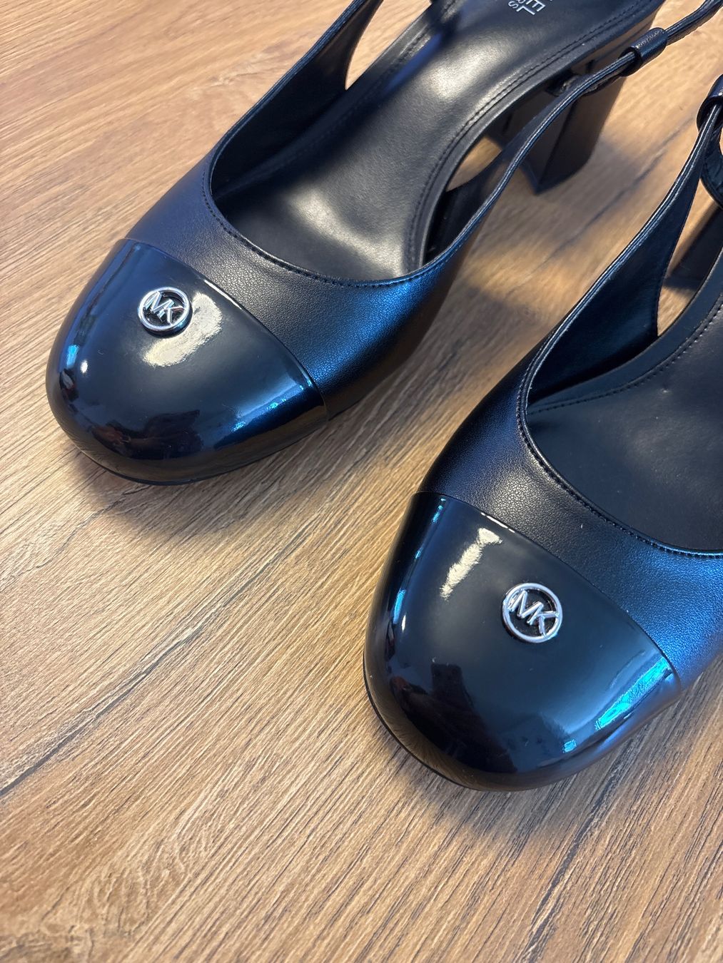 Michael Kors Damenschuhe: Michael Kors Slingback Pumps schwarz  US 9 – Gebraucht aus Bülach von ter_6jf8 1