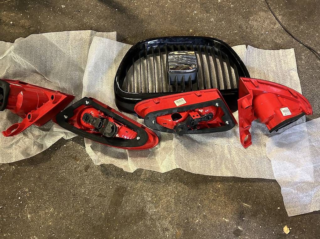 Tutti pezzi di ricambio auto: Seat Grill und 2 Schlusslichter  – Usato da Wetzikon ZH venduto da MedinaL