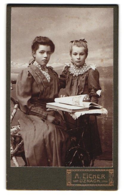 Fotografie &  Plakate: Fotografie A. Eicher, Uznach, Zwei junge – Gebraucht aus Berlin von bartko-reher