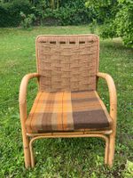 Fauteuil vintage en bambou et tissu écossais, charme rétro!