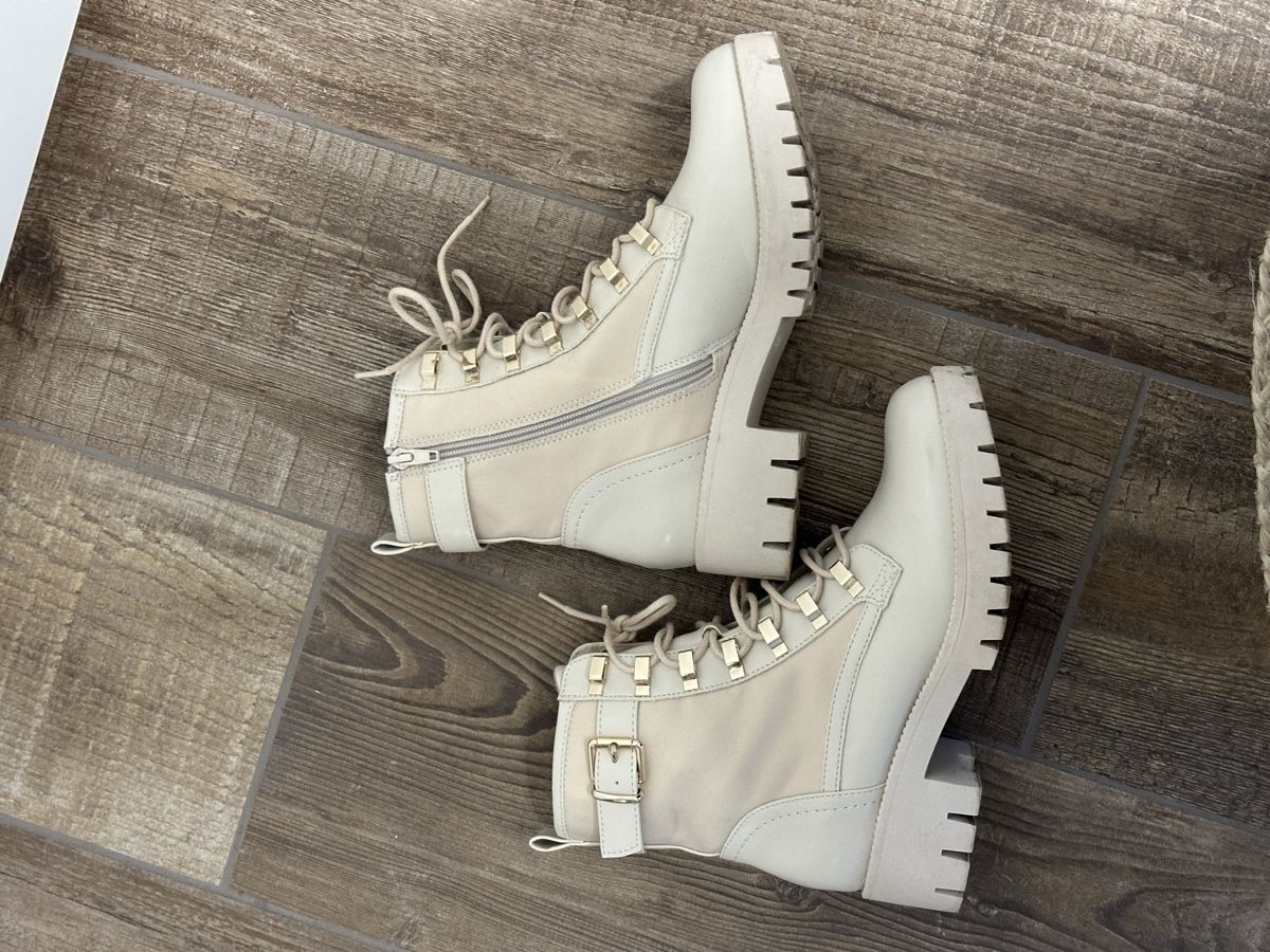 Dosenbach Chaussures femmes: Schnürstiefel beige  – D'occasion à Winterthur par ClosetFindsCH 3