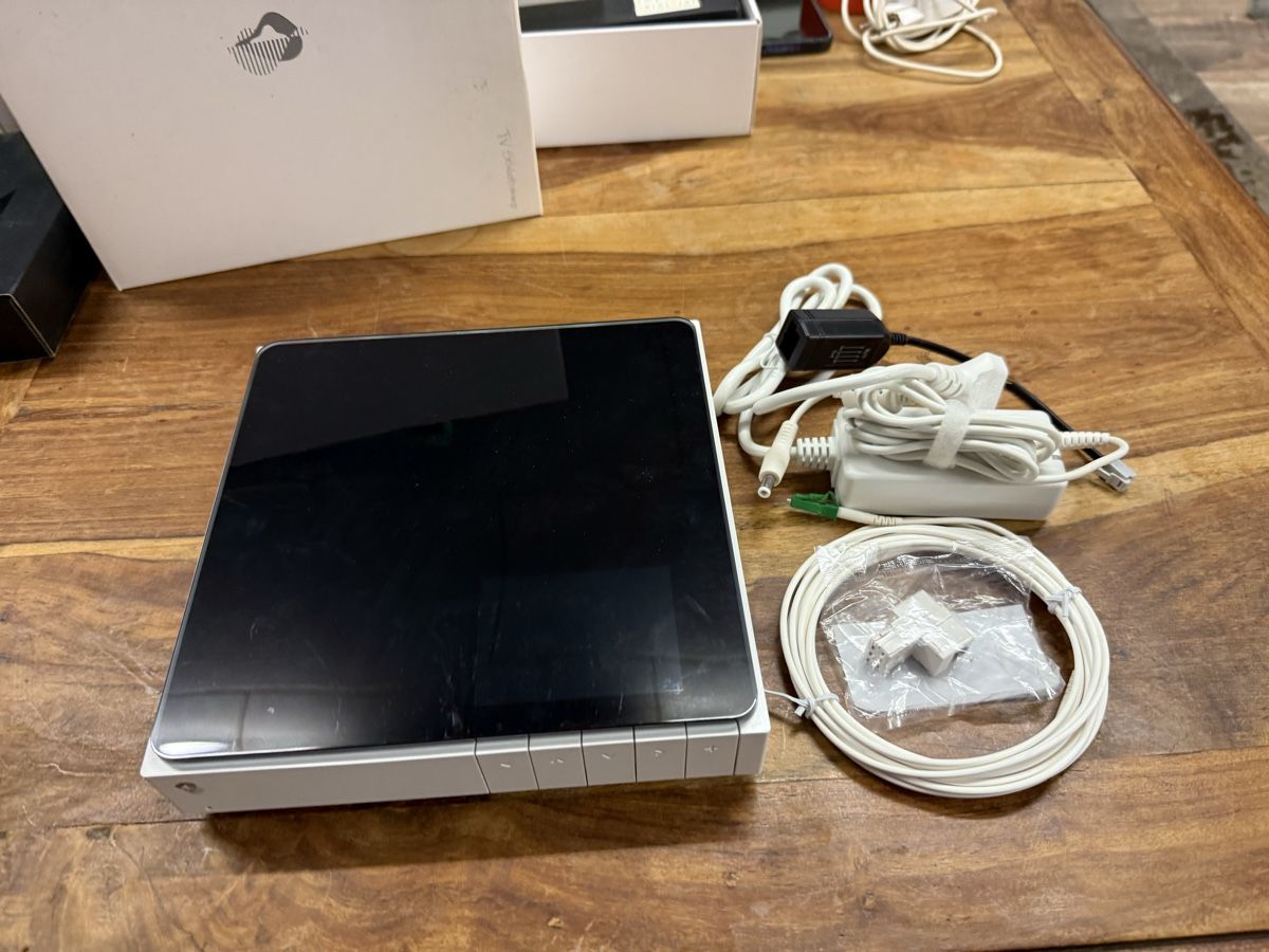 Swisscom Modems & Routeurs: Swisscom Internet Box & TV Box – D'occasion à St. Gallen par Supernova81 1