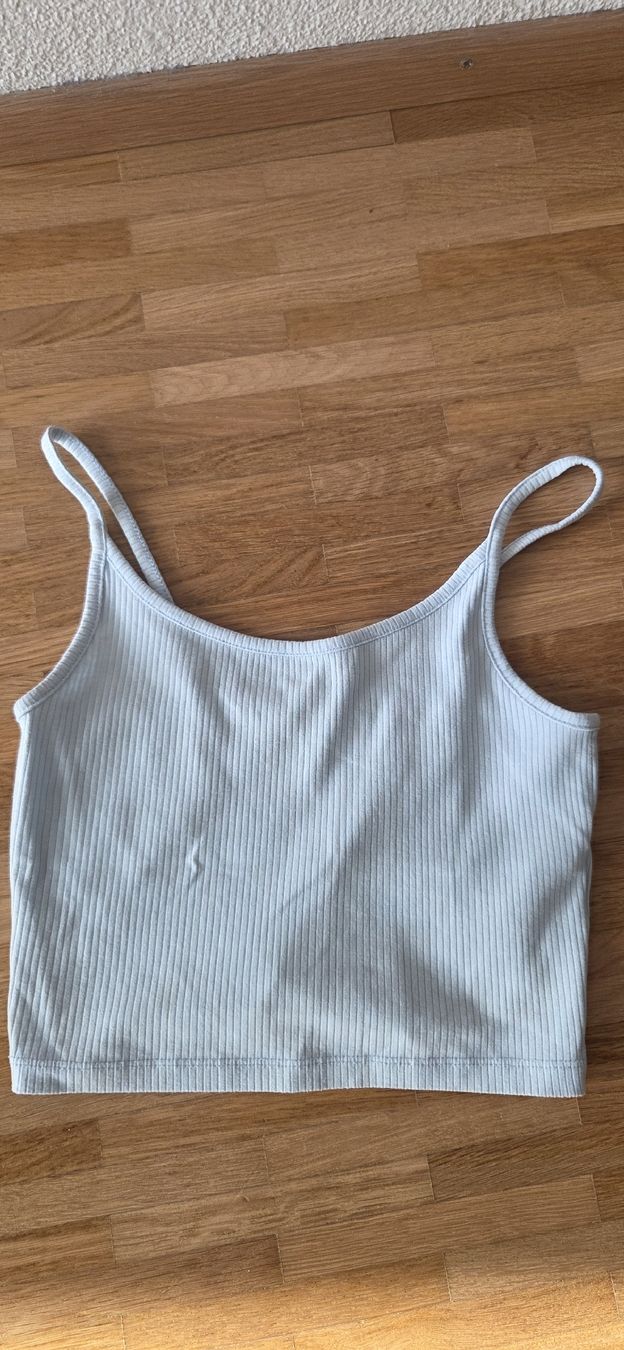 Tops: Bestseller Top hellblau Grösse S  – Gebraucht aus Zürich von Mmg75 1