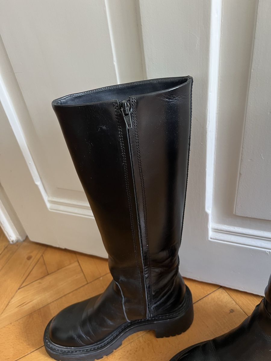 Zara Scarpe da donna: Kniehohe Lederstiefel mit Profil – Usato da Luzern venduto da Soeuv 3