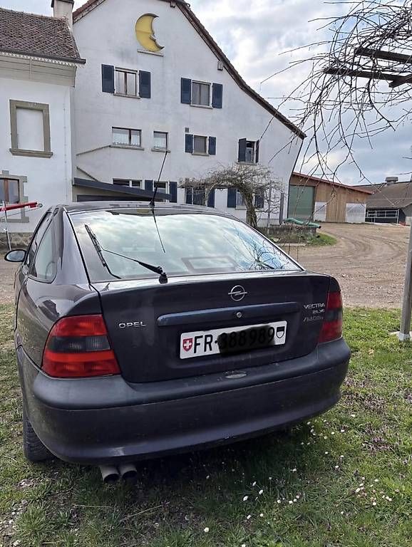 Automobili: Opel Vectra Automatique  – Usato da Sion venduto da ALDANUBE 4