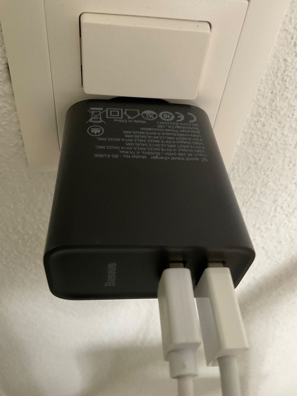 Apple Ladegeräte: Apple Ladestadion incl.Apdapter ;2 x USB – Gebraucht aus Rüthi (Rheintal) von Many2369 4