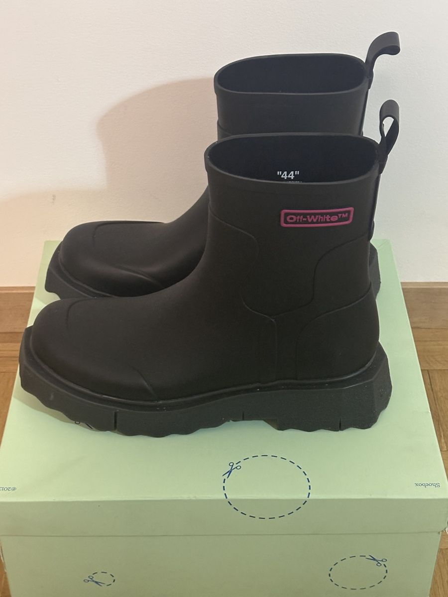 Scarpe da uomo: Off-White Sponge Rubber Boots – Usato da Genève venduto da Regalfinds