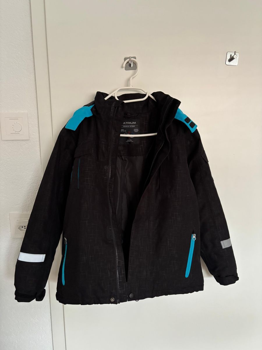 Giacche: Atrium Winter Jacket, Black with Blue Accents, Size 152 – Usato da Marin-Epagnier venduto da Kty_1907 4