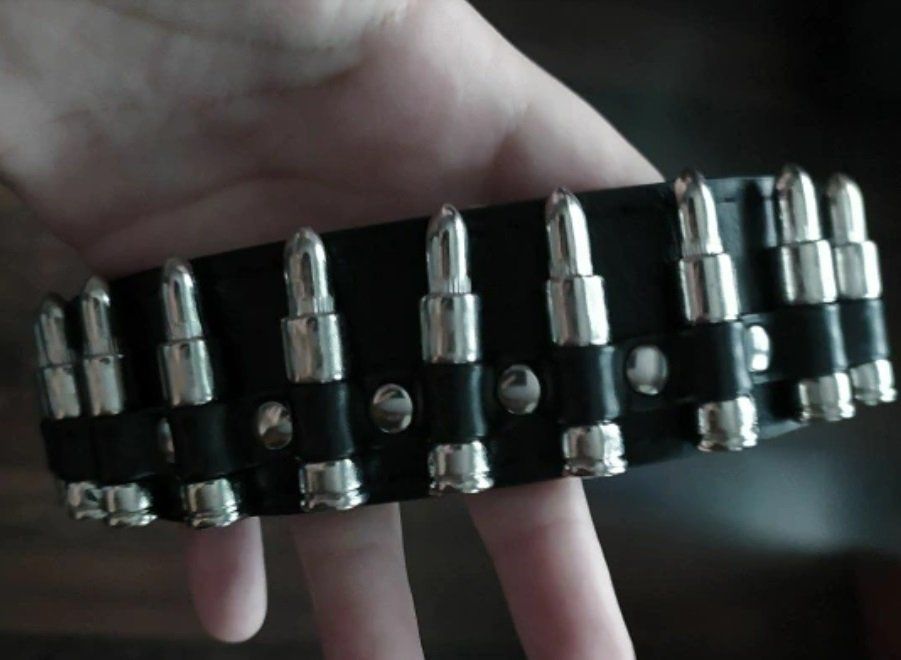 Cinture: Schwarzer Gürtel im Punk-Stil Pistolenkugel - – Nuovo e nell'imballaggio originale da Lausanne venduto da FASHION-WORLD-SHOP 1