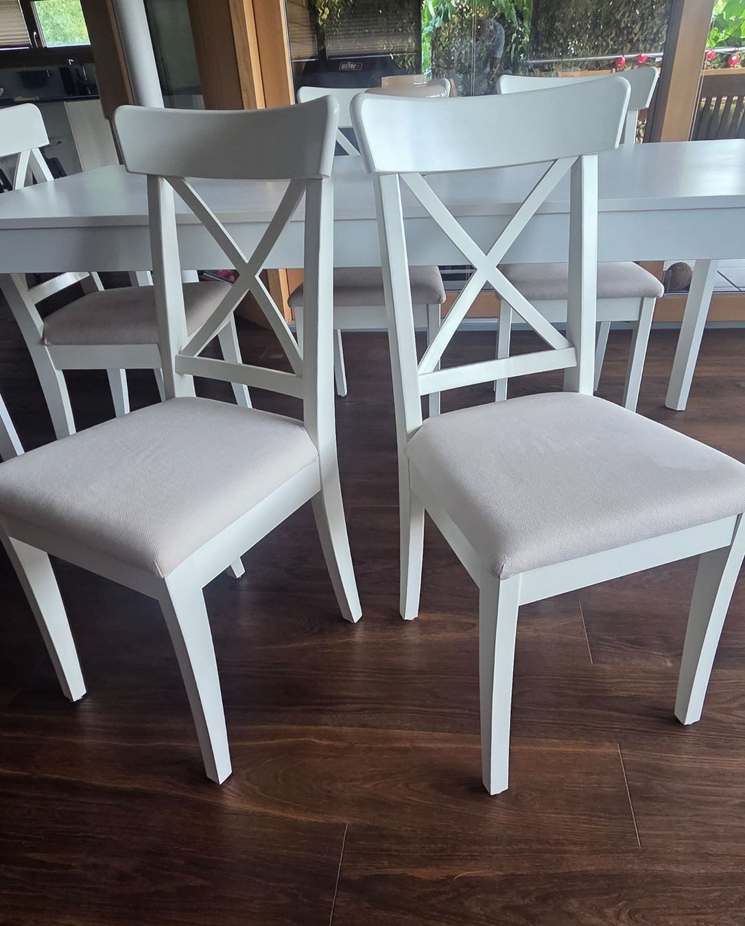 Ikea Set di tavolo e panche: Table bois blanche Ikea Ekedalen avec 6 chaises – Usato da St. Silvester venduto da -JeB- 3
