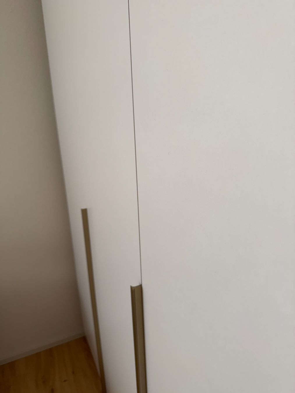 Armadi: Kleiderschrank weiss super Zustand – Usato da Winterthur venduto da Naaati 1